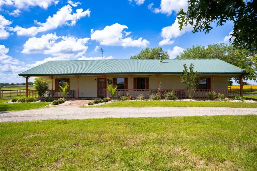 422 Adamek RD, Schulenburg, TX 78956