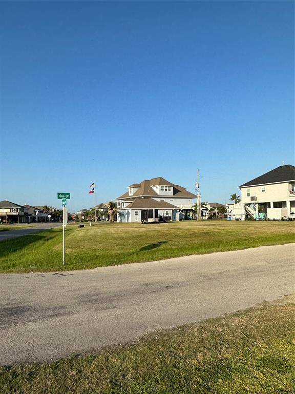 980 Sue DR, Crystal Beach, TX 77650