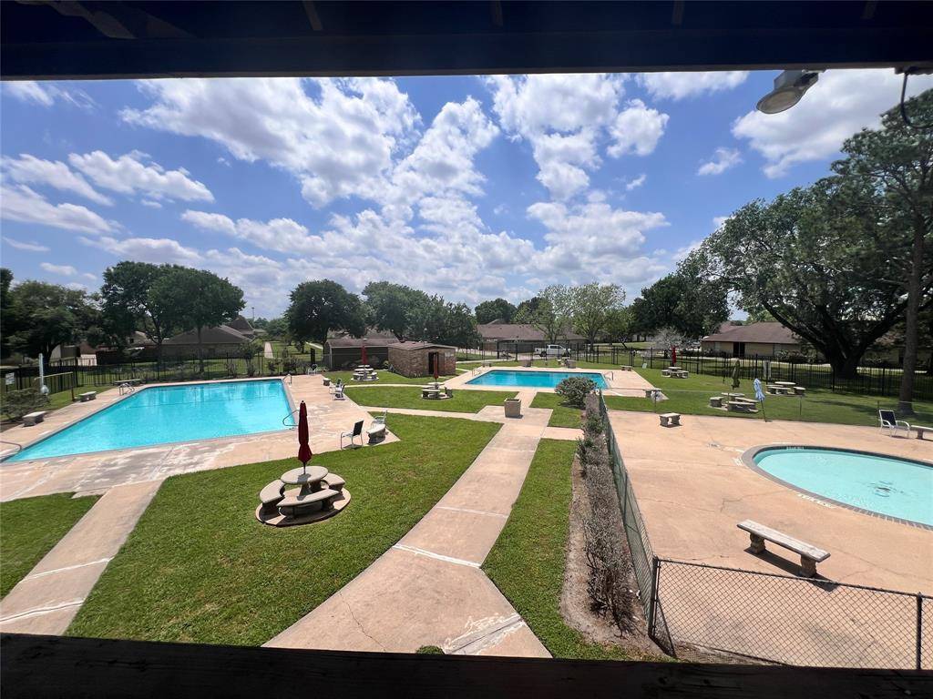 Houston, TX 77072,7323 Cook RD