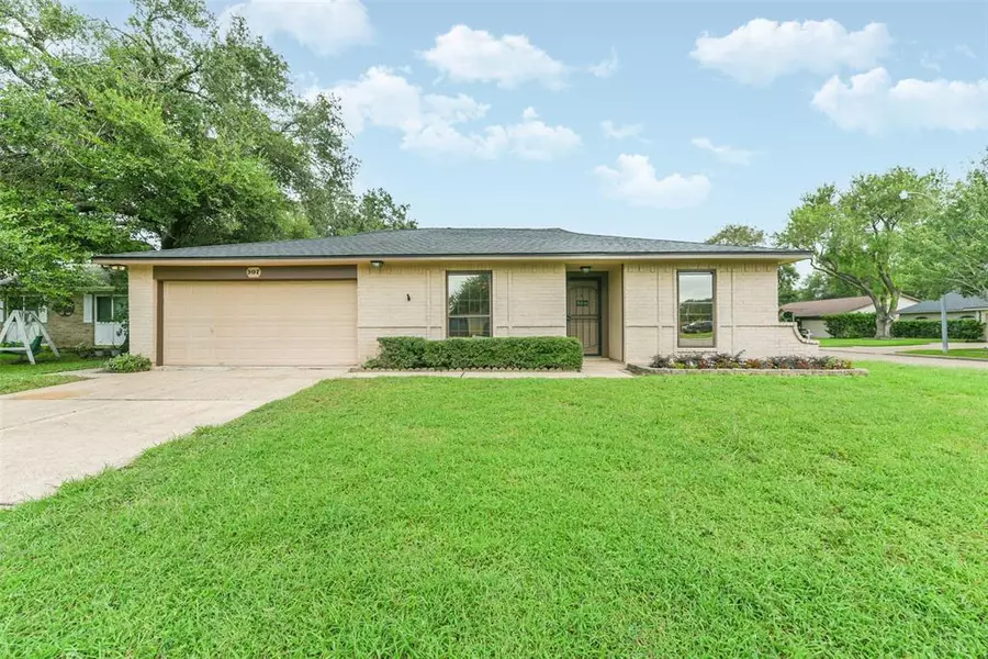 307 Woodvale DR, League City, TX 77573