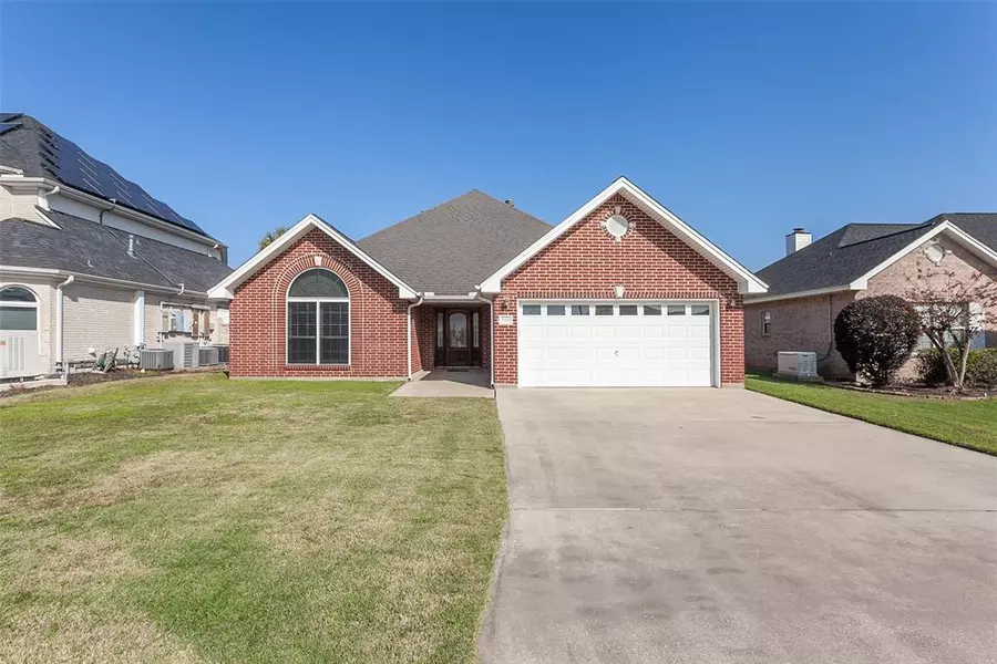 518 Roanoke DR, Port Neches, TX 77651