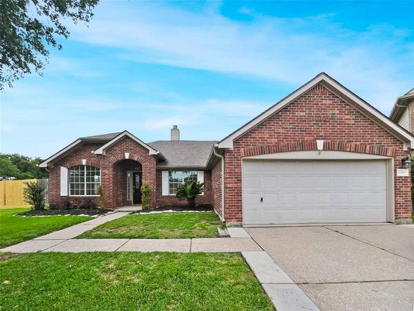 16210 Mountain Timber CT, Friendswood, TX 77546