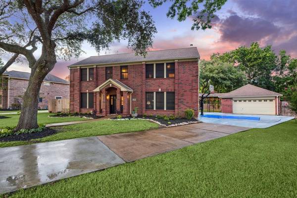 1713 Keystone DR, Friendswood, TX 77546