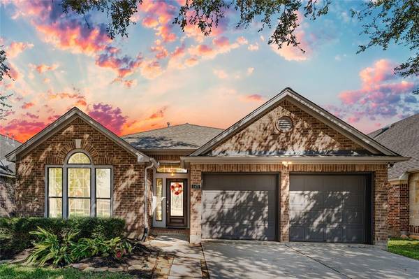 5631 Walnut Glen LN, Rosenberg, TX 77471