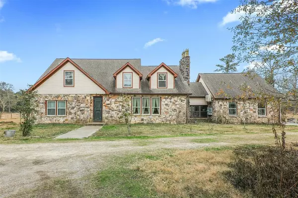 9009 Lazy Lane, Hitchcock, TX 77563