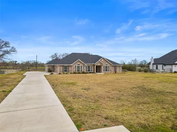 10008 Henley CV, Iola, TX 77861