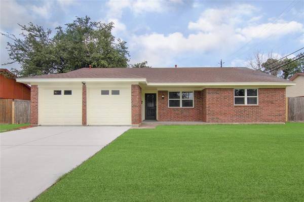 10451 Rustic Rock RD, La Porte, TX 77571