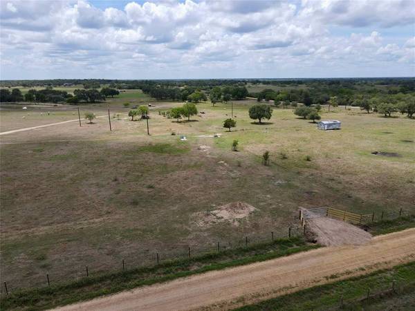 1089 County Road 380, Hallettsville, TX 77964