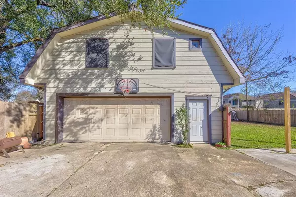 111 Highland TER, League City, TX 77573