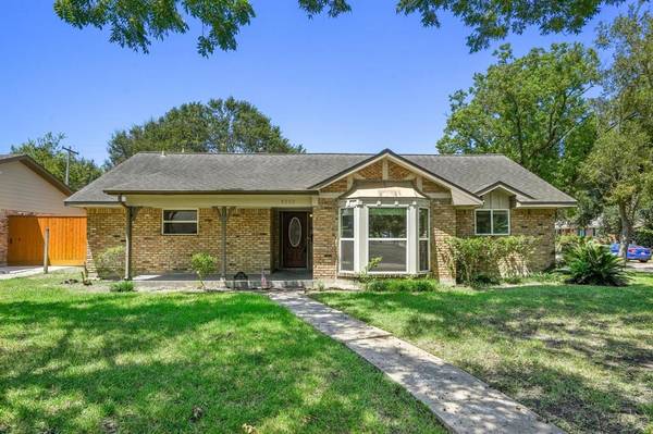 8202 Pontiac DR, Houston, TX 77096