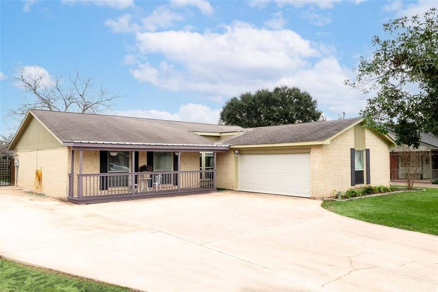 1811 Willow Bend RD, Wharton, TX 77488