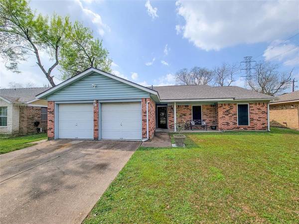 3806 Country RD, Pasadena, TX 77505