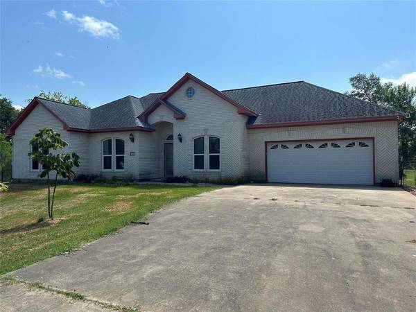 203 Otter TRL, Lake Jackson, TX 77566