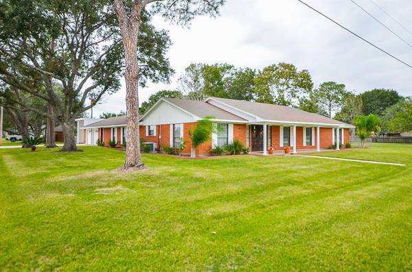 1701 St Lukes DR, El Campo, TX 77437