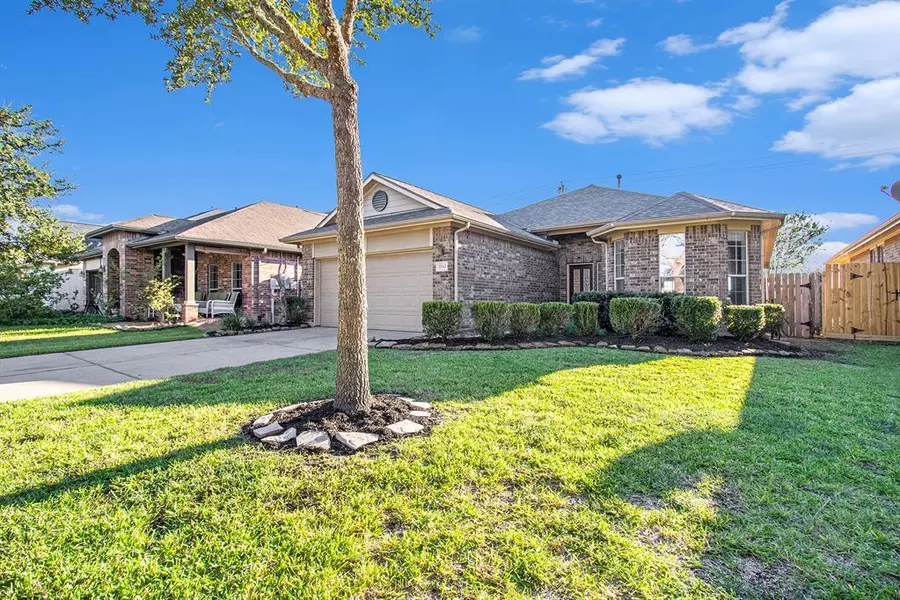 2315 Cantabria LN, League City, TX 77573