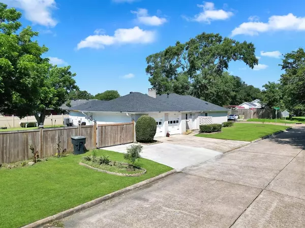 Groves, TX 77619,3023 Eugenia LN