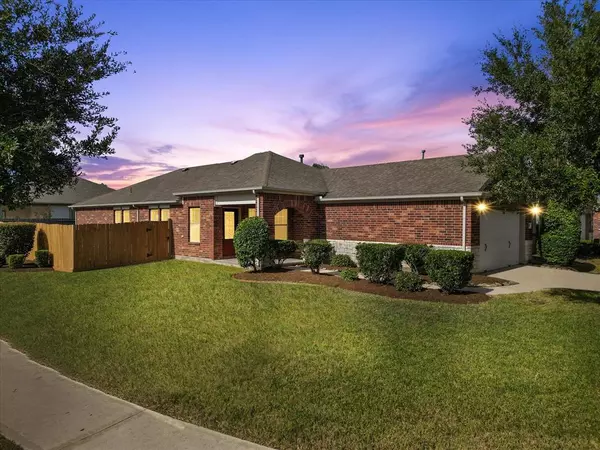 1627 Volterra LN, League City, TX 77573