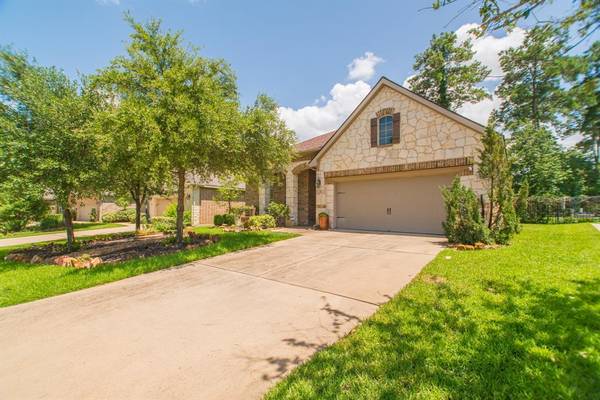 27 Brakendale PL, The Woodlands, TX 77389