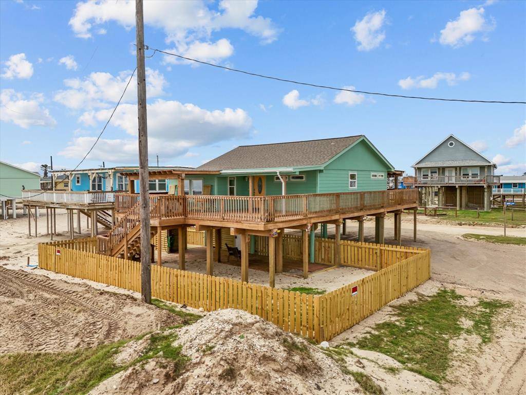 1103 White Cap DR, Surfside Beach, TX 77541