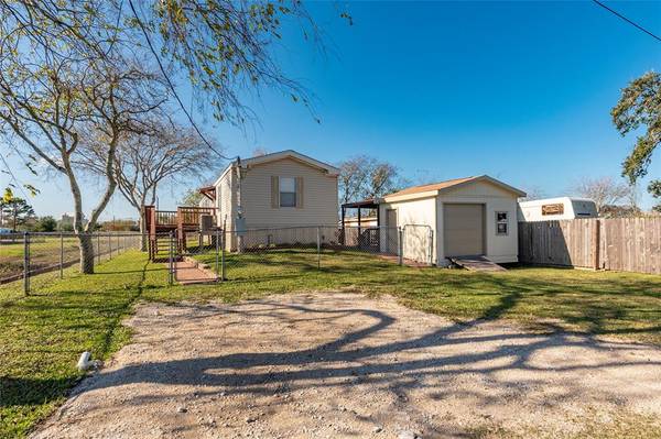 950 12th ST, San Leon, TX 77539