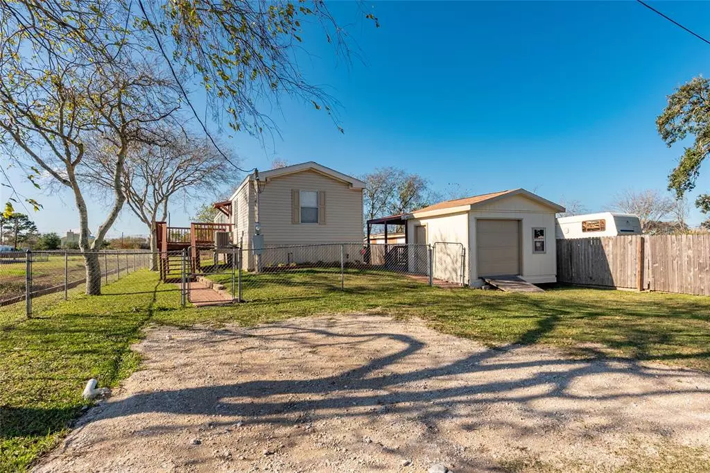 San Leon, TX 77539,950 12th ST