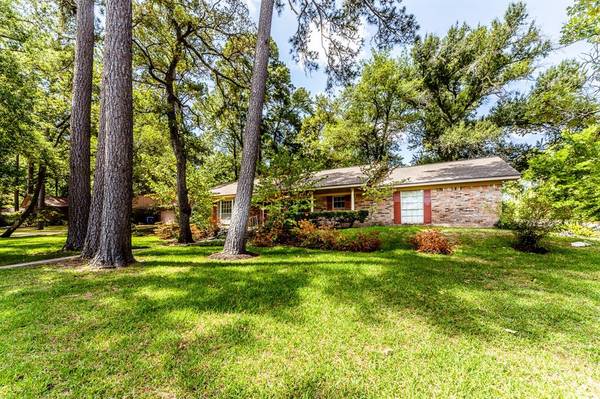 200 Willowbend ST, Huntsville, TX 77320