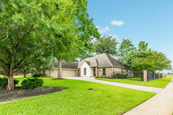 Lake Jackson, TX 77566,52 English Oak CT