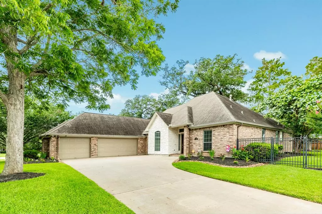 Lake Jackson, TX 77566,52 English Oak CT