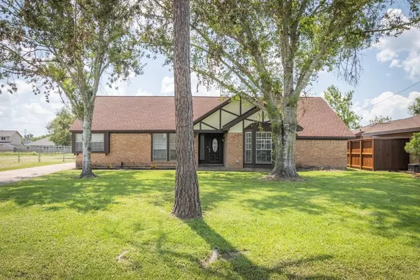 6105 Bending Bough DR,  Angleton,  TX 77515