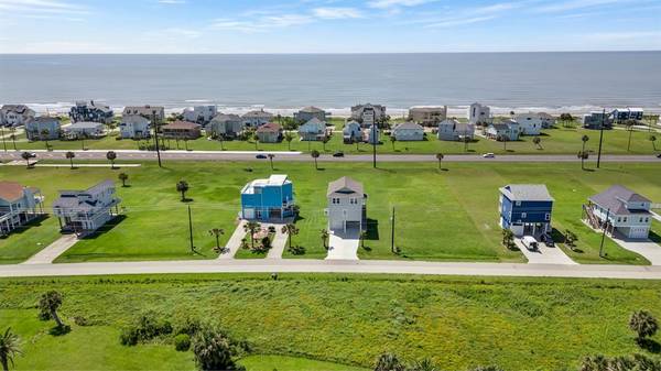 18515 Shaman DR, Galveston, TX 77554