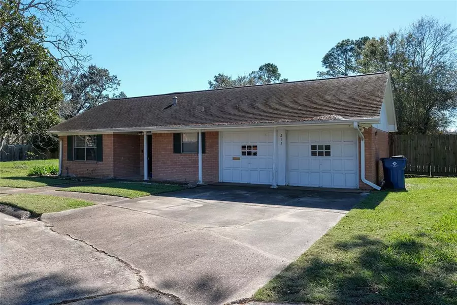 213 Anglewood CTS, Angleton, TX 77515