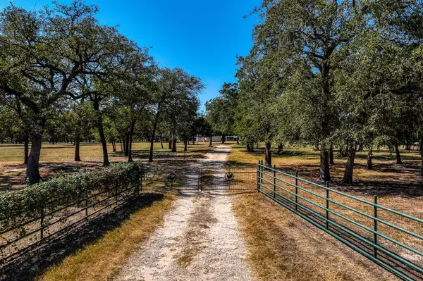 1075 Private Road 4361, Dime Box, TX 77853