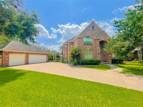 60 Mahogany CT, Lake Jackson, TX 77566