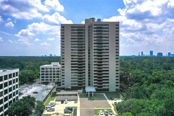 49 Briar Hollow LN #305, Houston, TX 77027