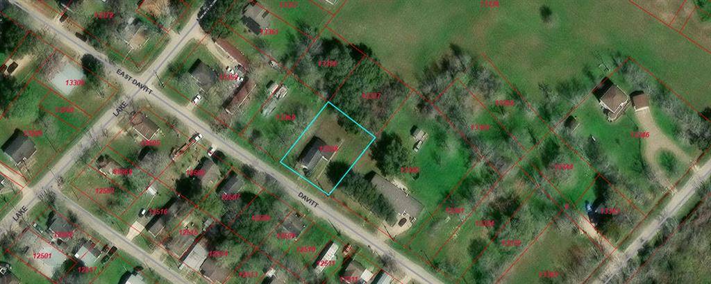 414 E Davitt ST, Eagle Lake, TX 77434