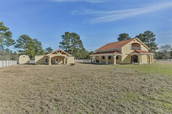 8636 Deer Creek LN,  Plantersville,  TX 77363