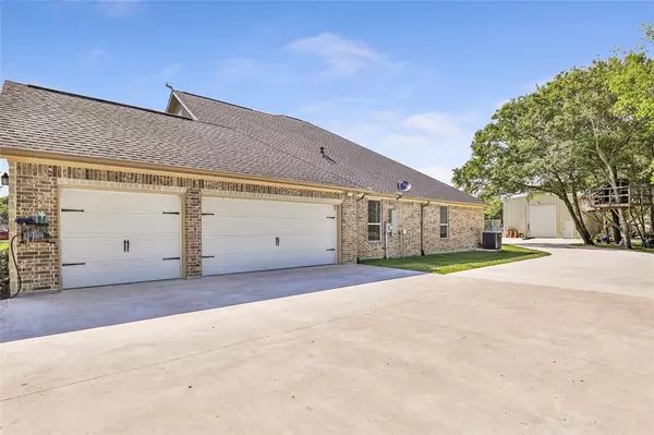 Anahuac, TX 77514,609 Oak ST