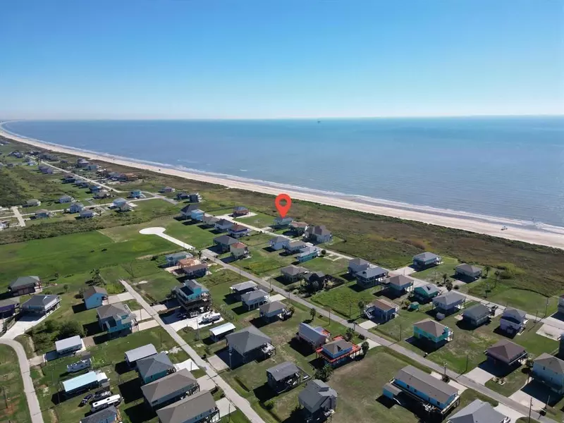 180 Ocean Shores DR, Crystal Beach, TX 77650