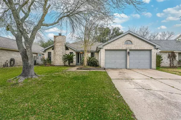 4011 Avanti DR, Pearland, TX 77584