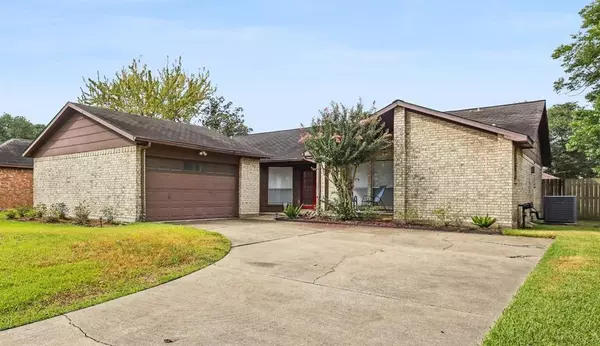 2420 Laura LN, Pearland, TX 77581