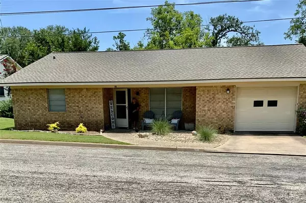 715 E Texas, Bellville, TX 77418