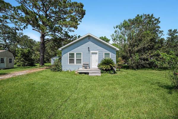 7506 2nd ST, Hitchcock, TX 77563