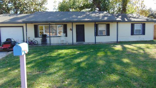 525 Catalpa ST, Angleton, TX 77515