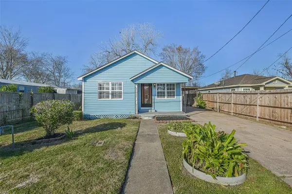 2415 Perry ST, Baytown, TX 77521