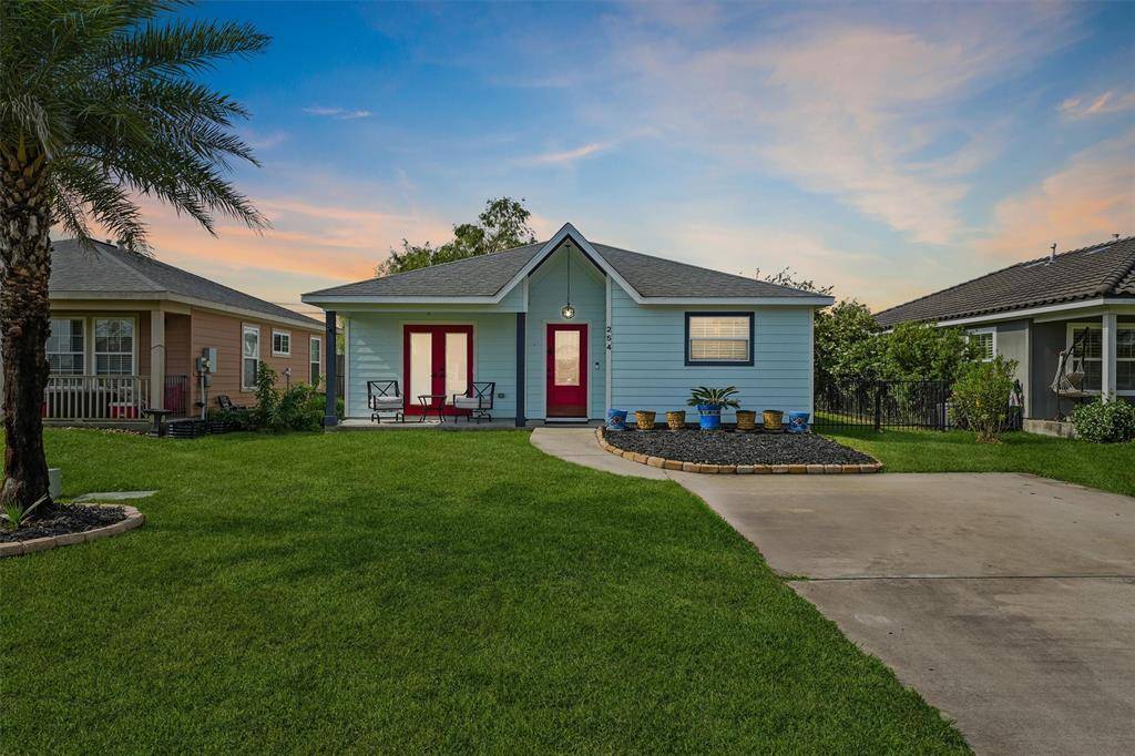 Dickinson, TX 77539,254 Debbie LN