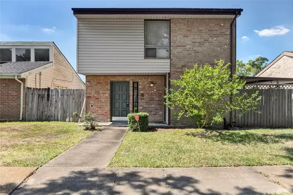 4804 Oak Hollow ST, Baytown, TX 77521