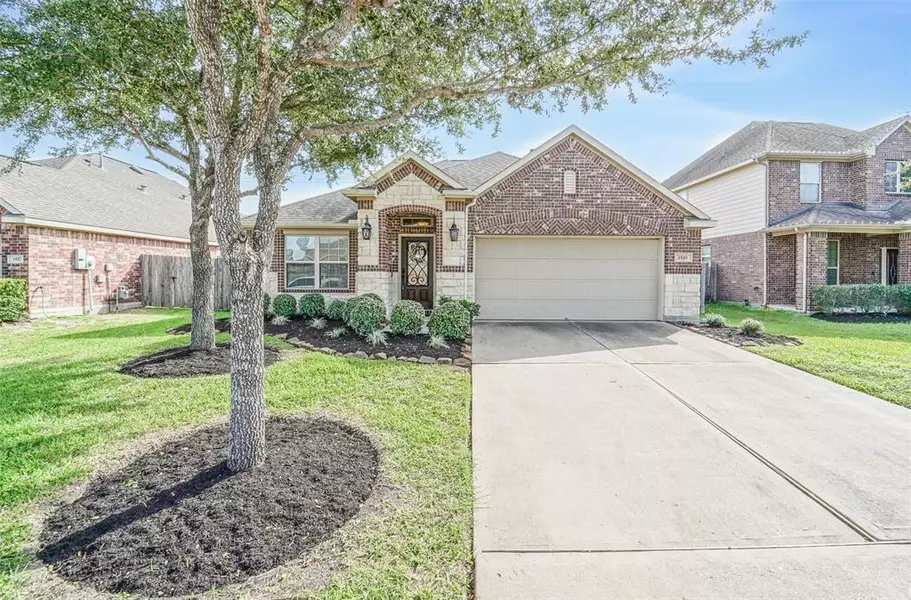 1529 Bluestone Edge LN, Pearland, TX 77089