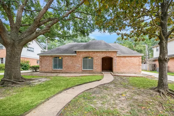 15118 Rolling Oaks DR,  Houston,  TX 77070