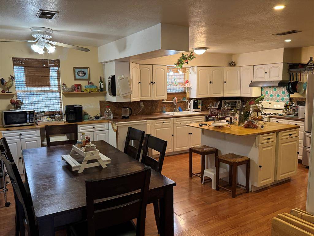 Dickinson, TX 77539,3421 Colorado AVE