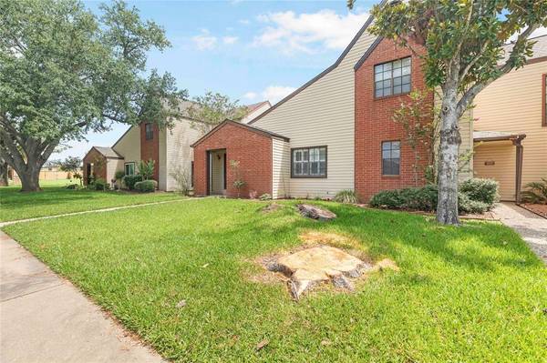 107 Briar Ridge DR, Bellville, TX 77418